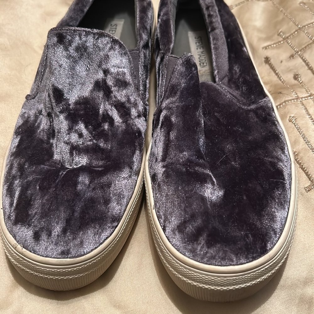 Steve Madden crushed velvet slip on sneakers - Picture 6 of 6